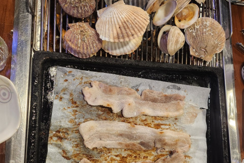 [속초맛집] 영금정 근처 가성비 끝판왕! '속초 조개마을' 무한리필 후기 🐚🥓